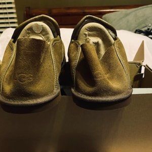 NEW IN BOX Men's UGG Slippers Size 14